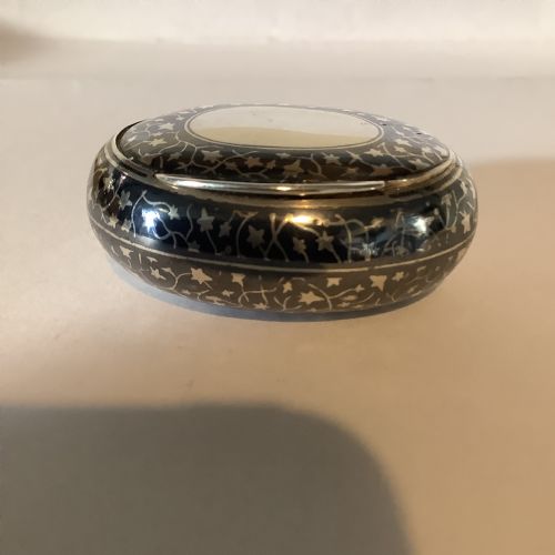 A SMALL SUPERB AND DELIGHTFUL WAISTCOAT POCKET OVAL SNUFF BOX - ADDITIONAL PHOTO 1