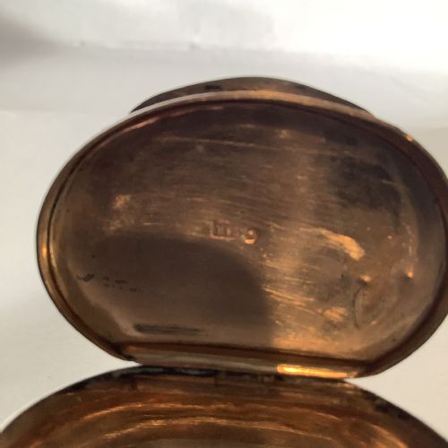 A SMALL SUPERB AND DELIGHTFUL WAISTCOAT POCKET OVAL SNUFF BOX - ADDITIONAL PHOTO 4