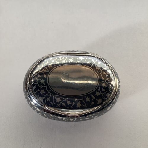 A SMALL SUPERB AND DELIGHTFUL WAISTCOAT POCKET OVAL SNUFF BOX - ADDITIONAL PHOTO 3
