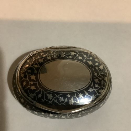 A SMALL SUPERB AND DELIGHTFUL WAISTCOAT POCKET OVAL SNUFF BOX - ADDITIONAL PHOTO 9