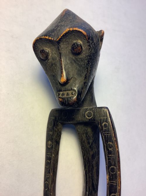 A VERY FINELY CARVED WOOD AFRICAN CEREMONIAL SPOON - ADDITIONAL PHOTO 7