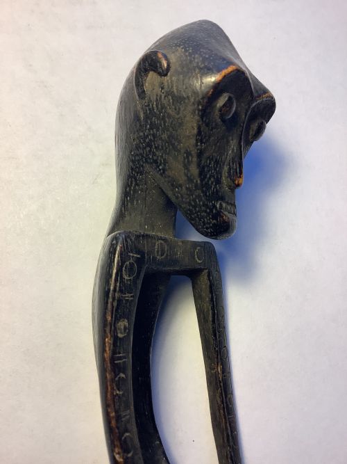 A VERY FINELY CARVED WOOD AFRICAN CEREMONIAL SPOON - ADDITIONAL PHOTO 11