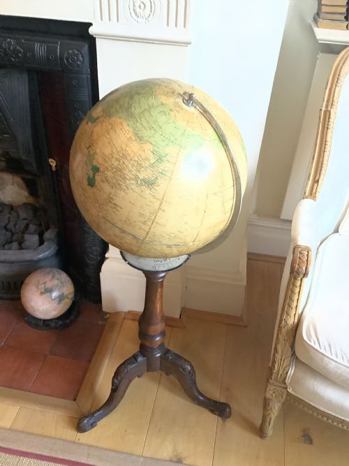 A VERY DECORATIVE AND IMPRESSIVE FLOOR STANDING GLOBE WOULD LOOK GOOD IN ANY STUDY - ADDITIONAL PHOTO 3