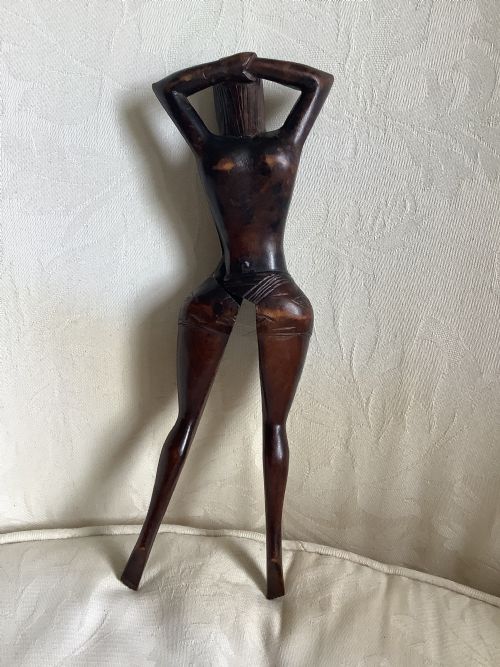A SUPERB AND UNUSUAL CARVED WOOD NUTCRACKER - ADDITIONAL PHOTO 3