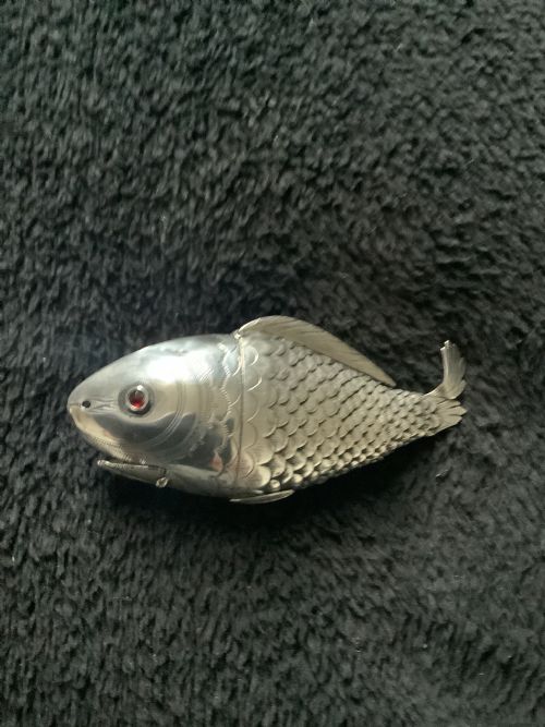 A NOVELTY FISH SNUFF BOX WITH ARTICULATED BODY AND HINGED HEAD - ADDITIONAL PHOTO 7