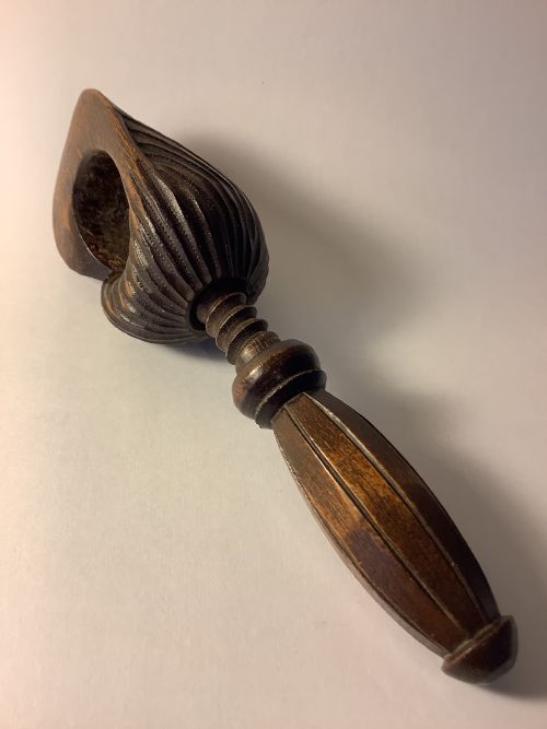 A RARE AND DELIGHTFUL CARVED WOOD NUT CRACKER - ADDITIONAL PHOTO 5