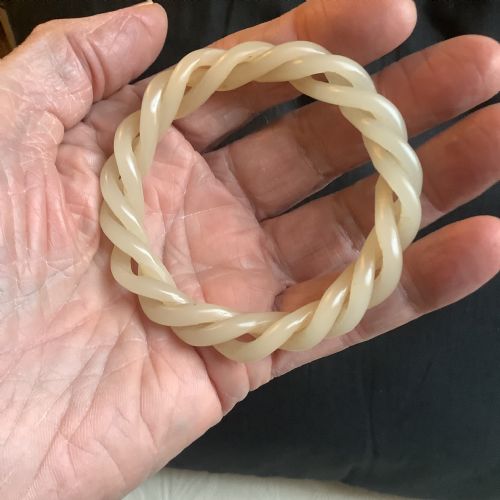 AN AMAZINGLY CARVED JADE BANGLE CARVED FROM ONE PIECE OF JADE SMALL SIZE - ADDITIONAL PHOTO 2