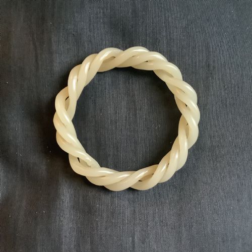 AN AMAZINGLY CARVED JADE BANGLE CARVED FROM ONE PIECE OF JADE SMALL SIZE - ADDITIONAL PHOTO 3
