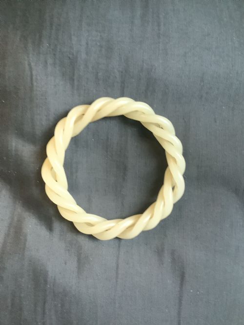 AN AMAZINGLY CARVED JADE BANGLE CARVED FROM ONE PIECE OF JADE SMALL SIZE - ADDITIONAL PHOTO 4