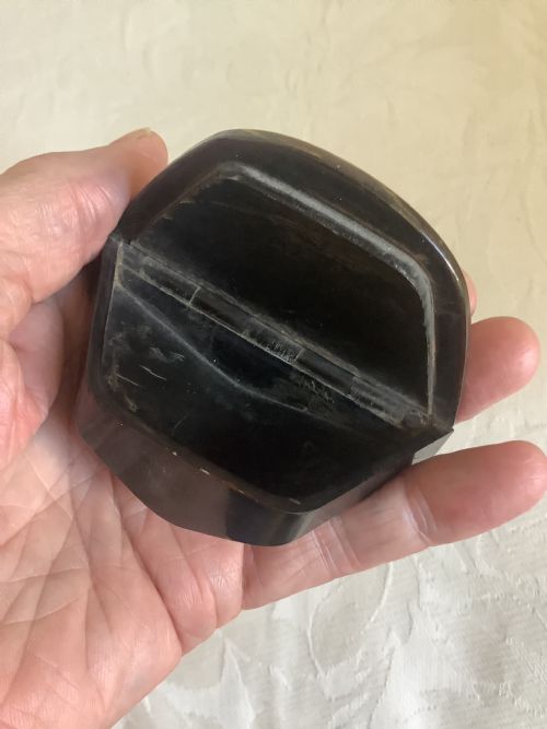A SUPERB PRESSED HORN SNUFF BOX IN THE FORM OF NAPOLEONS BICORN HAT - ADDITIONAL PHOTO 2