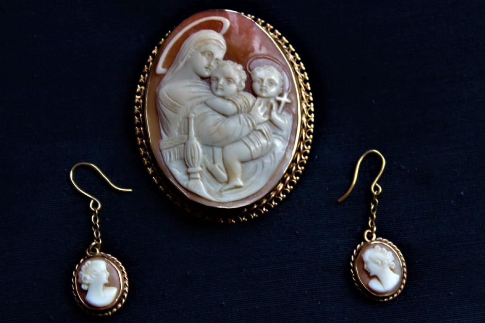 Finely Carved Italian Cameo Set Comprising of Earrings and Brooch