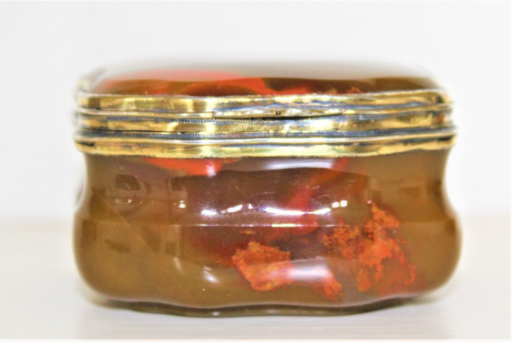 Georgian Bombe Shaped Agate Snuff Box