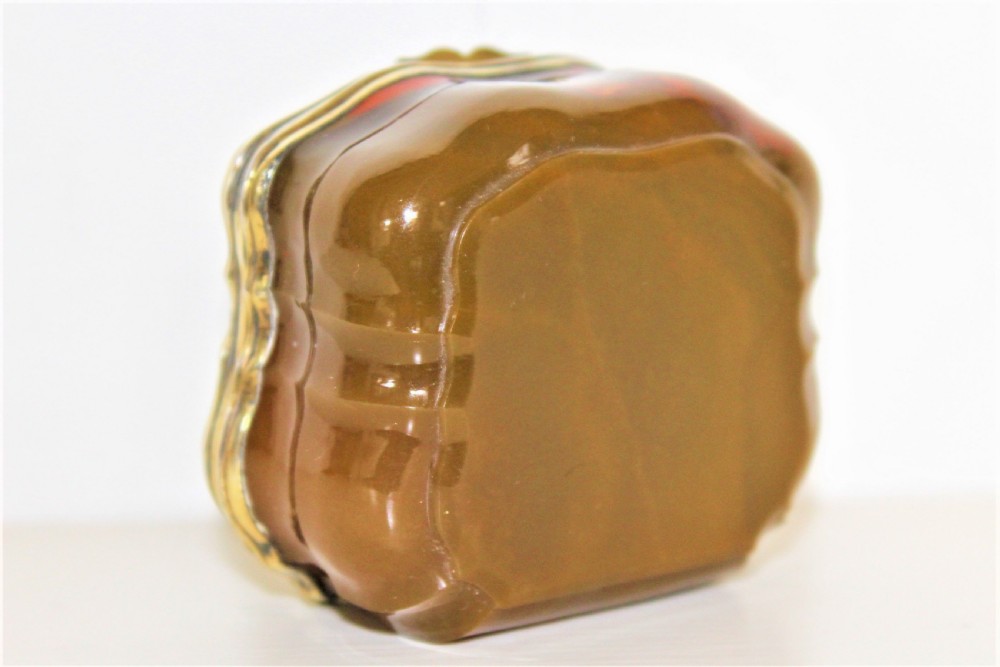 Georgian Bombe Shaped Agate Snuff Box View VI