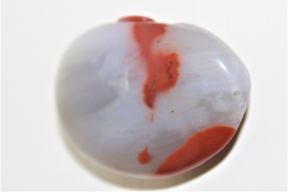 Finely  carved Chinese agate pendant View III