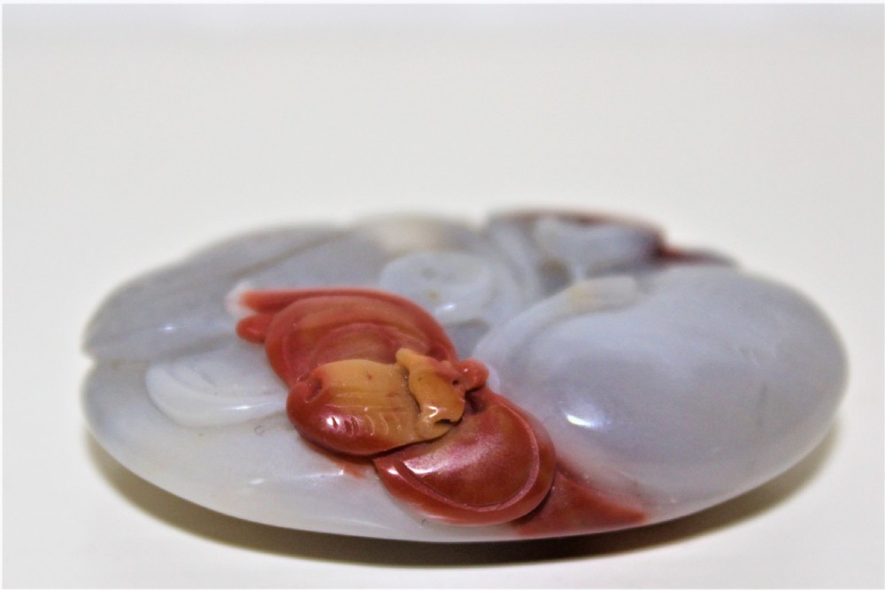 Finely  carved Chinese agate pendant View IV