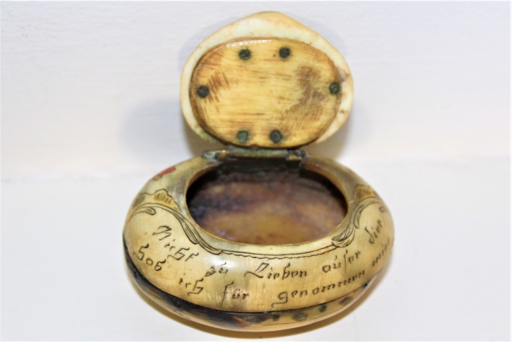 A small charming scrimshawed horn snuff box depicting a couple under a tree holding hands German Circa 1800 to 1850 View III