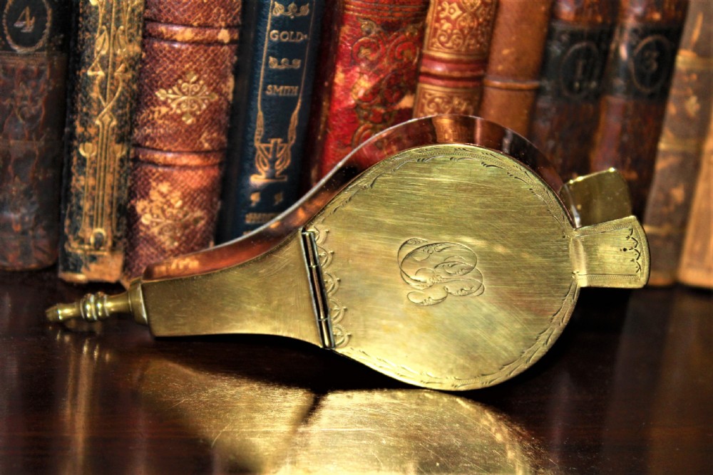 An early 19th-century English brass and copper novelty snuff box designed in the shape of miniature fireplace bellows with hand-engraved detailing. View VIII