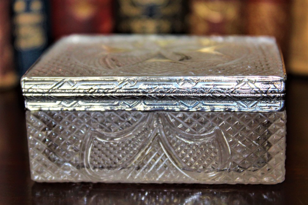 An extremely attractive and very finely cut crystal glass box possibly used for rings View IV