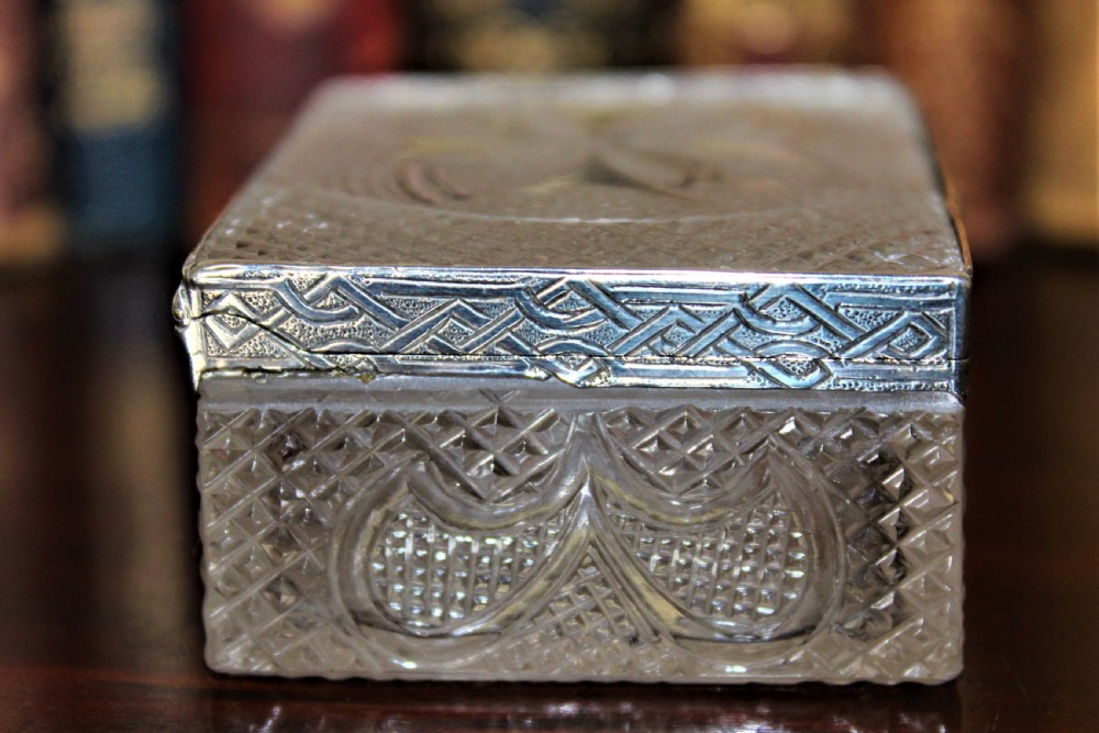 An extremely attractive and very finely cut crystal glass box possibly used for rings View V