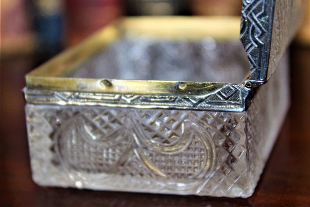 An extremely attractive and very finely cut crystal glass box possibly used for rings View IX