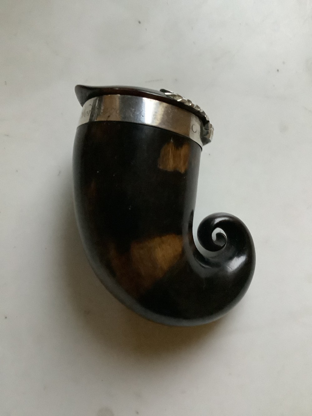 A delightful smaller than usual Scottish horn snuff mull View IV