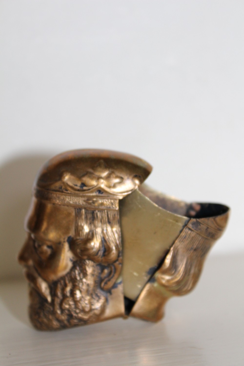 A finely cast and unusual brass vesta case in the form of a Roman classical bust View V