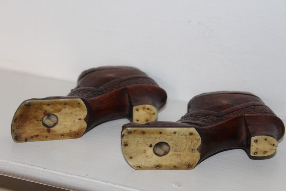 A pair of nineteenth-century carved wooden treen snuff boxes shaped like feet wearing heel shoes with bone toenails and cross-hatched inlaid lids. View IV