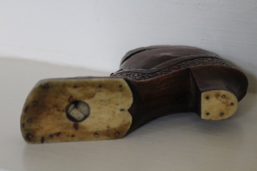 A pair of nineteenth-century carved wooden treen snuff boxes shaped like feet wearing heel shoes with bone toenails and cross-hatched inlaid lids. View V