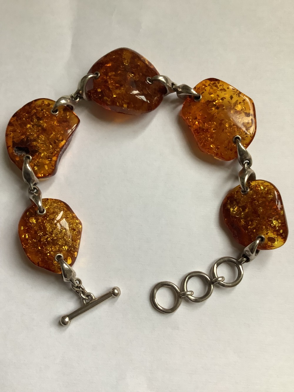 A superb natural amber bracelet of good proportions