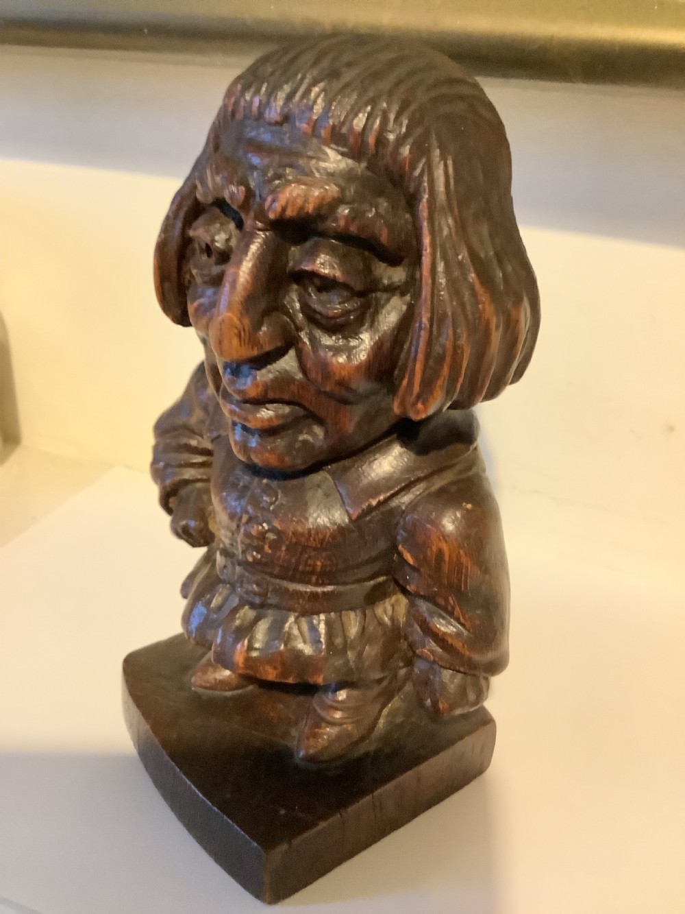 A superb and well carved chunky wood carving of Oliver Cromwell 