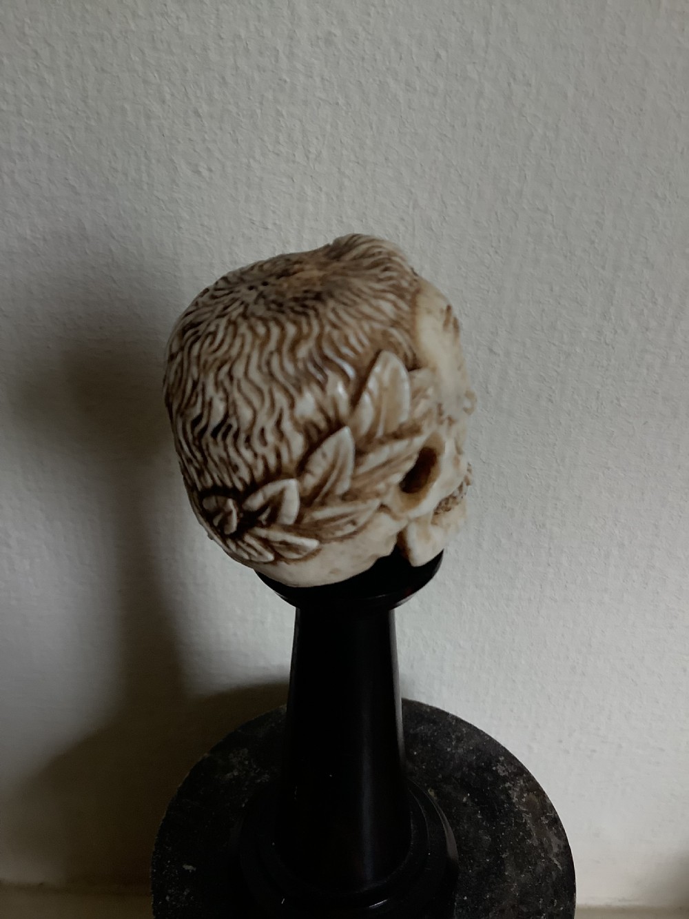 A wonderful memento mori bone carving of Julius Caesar, q View VII