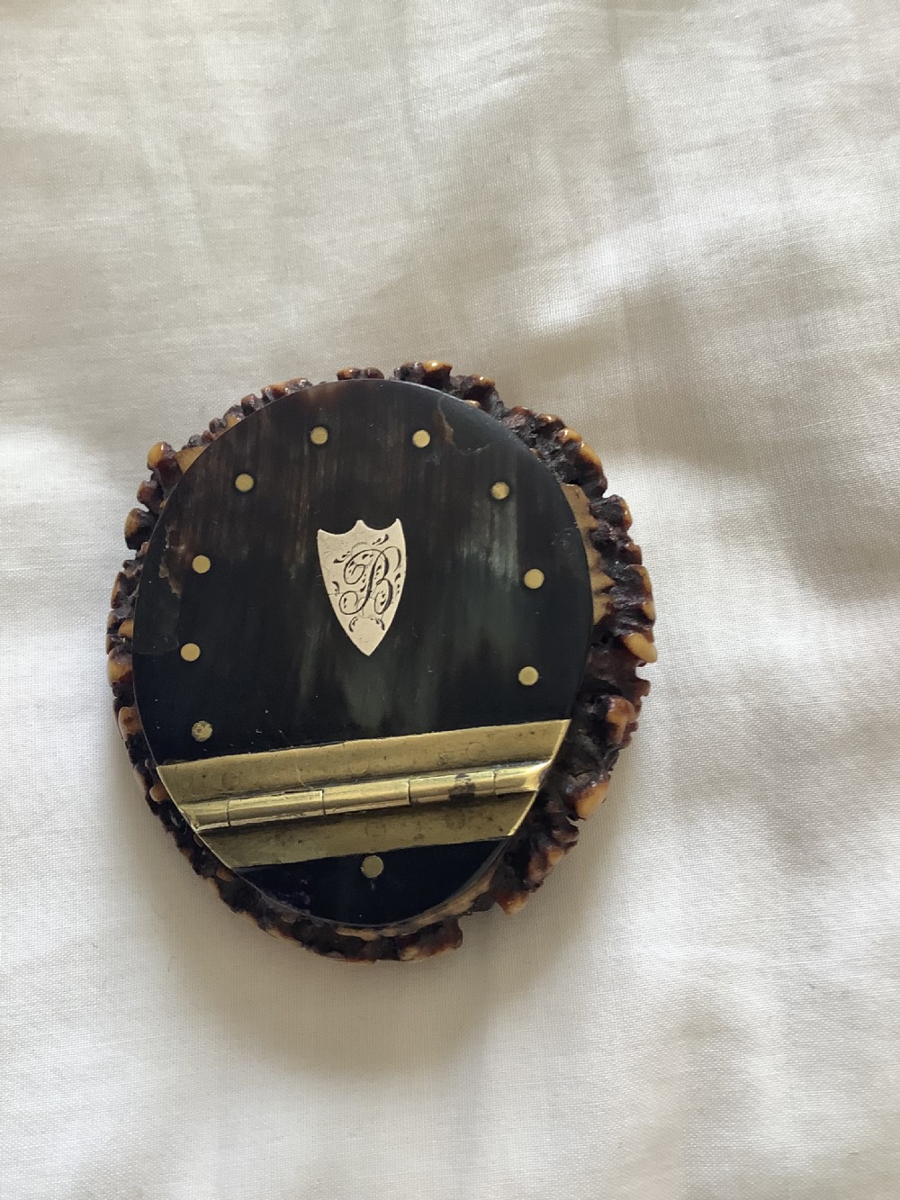 An unusual and very charming stag horn snuff box  View IV