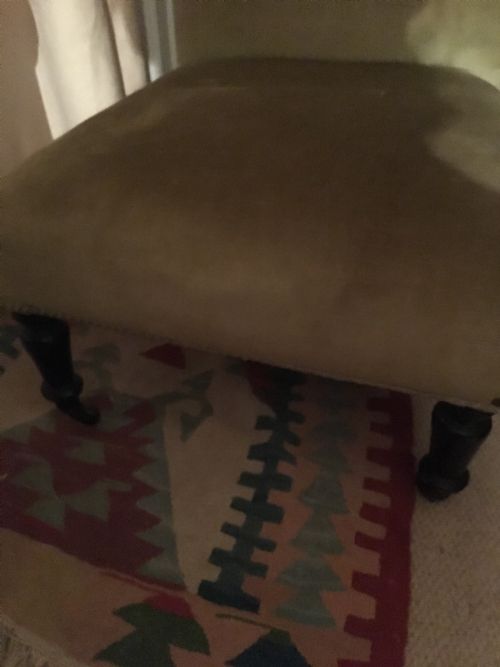VICTORIAN UPHOLSTERED NURSING CHAIR - ADDITIONAL PHOTO 3