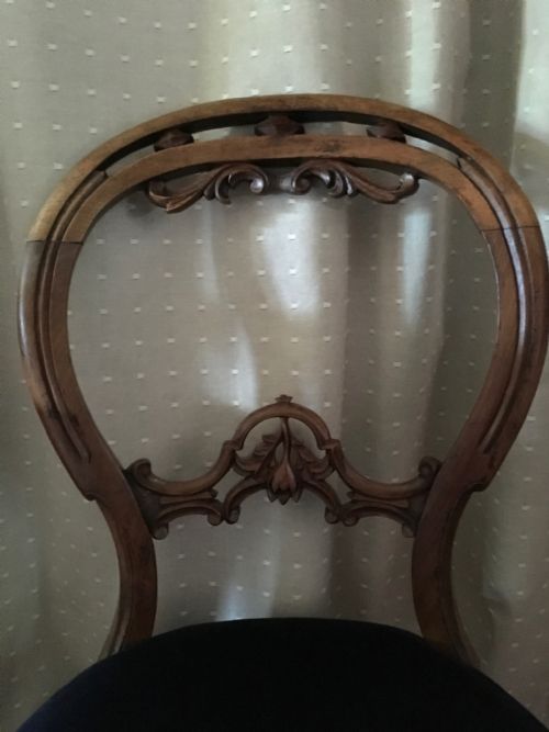 SET OF FOUR HANDSOME VICTORIAN WALNUT DINING CHAIRS WITH FINELY CARVED BALLOON BACKS AND BLUE VELVET SEATS - ADDITIONAL PHOTO 2