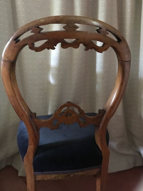SET OF FOUR HANDSOME VICTORIAN WALNUT DINING CHAIRS WITH FINELY CARVED BALLOON BACKS AND BLUE VELVET SEATS - ADDITIONAL PHOTO 3