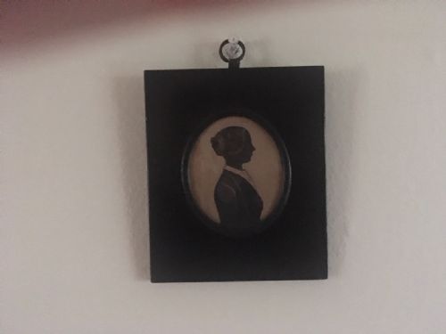 EARLY 19TH CENTURY SILHOUETTE OF A VICTORIAN LADY HEIGHTENED WITH GILT PAINT - ADDITIONAL PHOTO 1