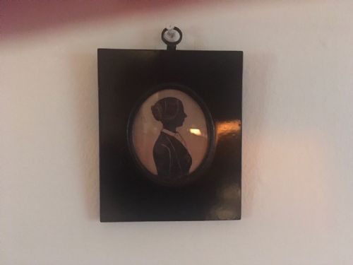 EARLY 19TH CENTURY SILHOUETTE OF A VICTORIAN LADY HEIGHTENED WITH GILT PAINT - ADDITIONAL PHOTO 2