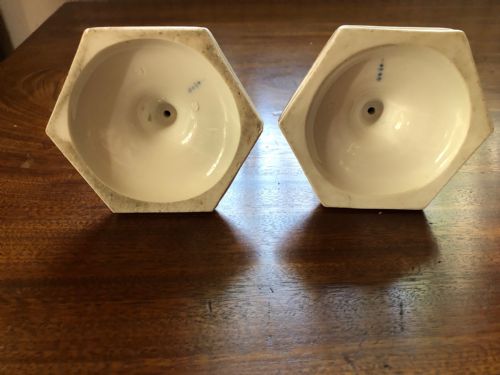 PAIR OF UNBLEMISHED UNUSUAL 18TH CENTURY PORCELAIN CANDLESTICKS - ADDITIONAL PHOTO 3