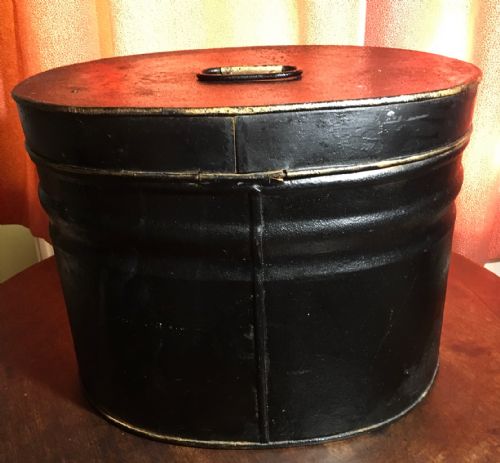 UNUSUAL VICTORIAN TOLEWARE HATBOX DECORATED WITH A CHINESE DRAGON - ADDITIONAL PHOTO 4