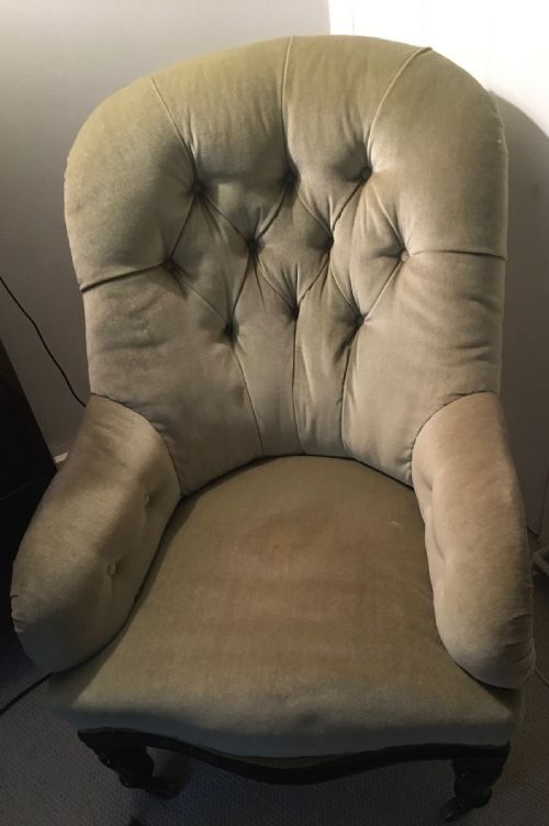victorian green button back chair - CATEGORY: ANTIQUE CHAIRS - DATED VICTORIAN