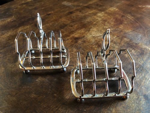 pair of george v silver five bar toastracks - CATEGORY: ANTIQUE SILVER - DATED 1920
