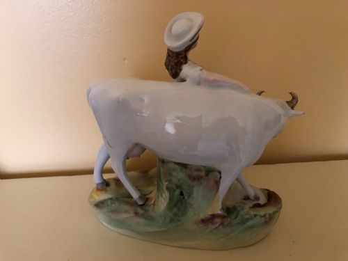 A PAIR OF VICTORIAN STAFFORDSHIRE FIGURES OF A BOY AND MILKMAID WITH COWS - ADDITIONAL PHOTO 5