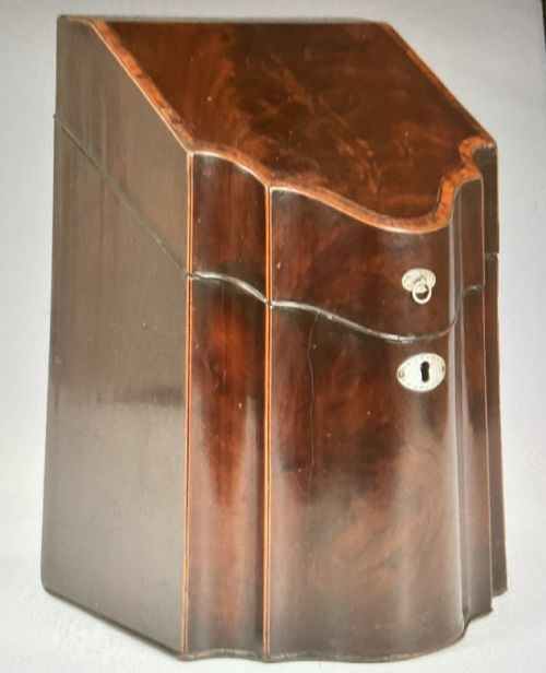 A GEORGE III INLAID MAHOGANY SERPENTINE FRONTED KNIFE BOX - ADDITIONAL PHOTO 1