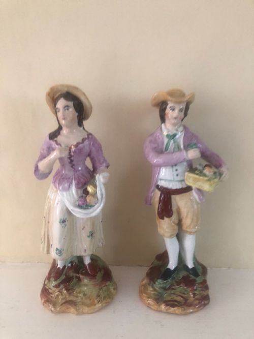 A PAIR OF NINETEENTH CENTURY STAFFORDSHIRE POTTERY FIGURES THE FRUIT SELLERS - ADDITIONAL PHOTO 1
