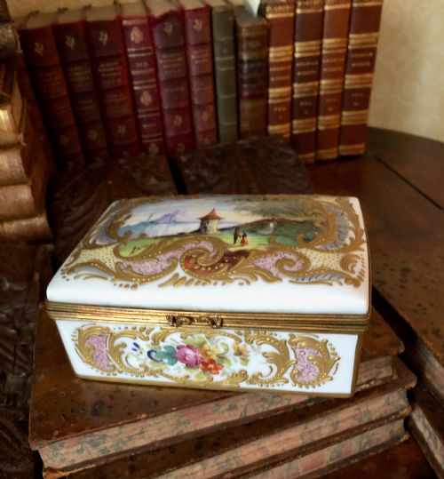 A GOOD QUALITY HAND PAINTED FRENCH PORCELAIN TABLE BOX C1900 - ADDITIONAL PHOTO 4