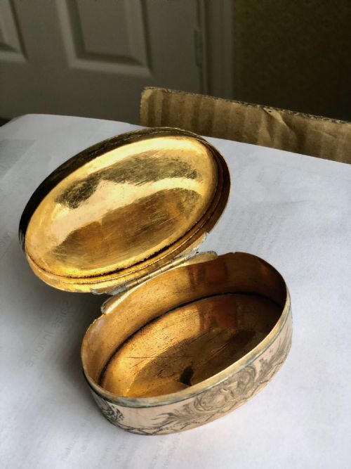 A GEORGE 111 GOLD PLATED ENGRAVED OVAL SNUFF BOX - ADDITIONAL PHOTO 3