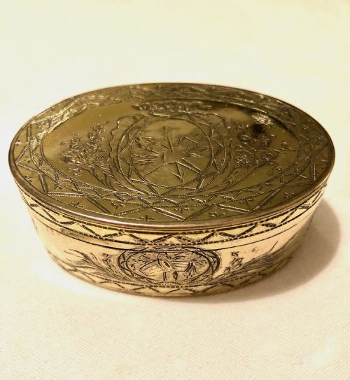 A GEORGE 111 GOLD PLATED ENGRAVED OVAL SNUFF BOX - ADDITIONAL PHOTO 4