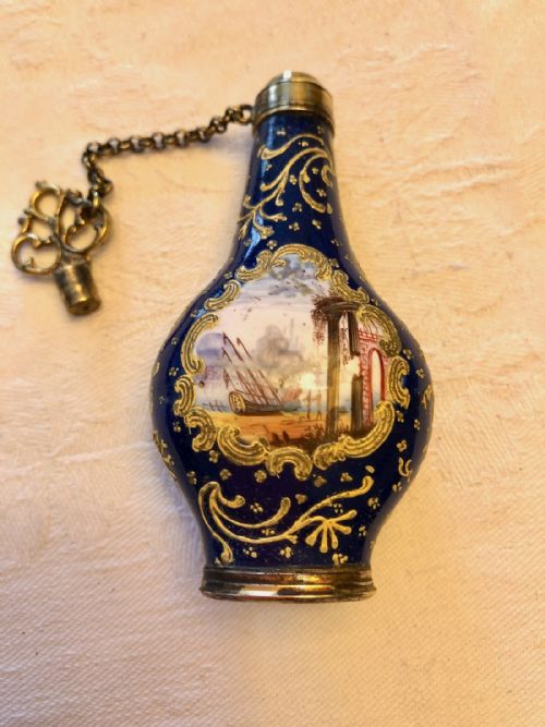 AN 18TH CENTURY SMALL ENAMEL SCENT BOTTLE WITH HAND PAINTED SCENES C1790 - ADDITIONAL PHOTO 2