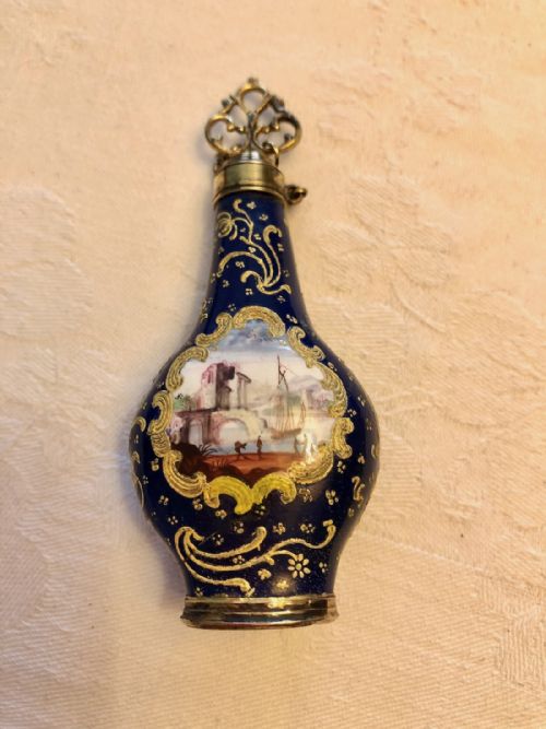 AN 18TH CENTURY SMALL ENAMEL SCENT BOTTLE WITH HAND PAINTED SCENES C1790 - ADDITIONAL PHOTO 3