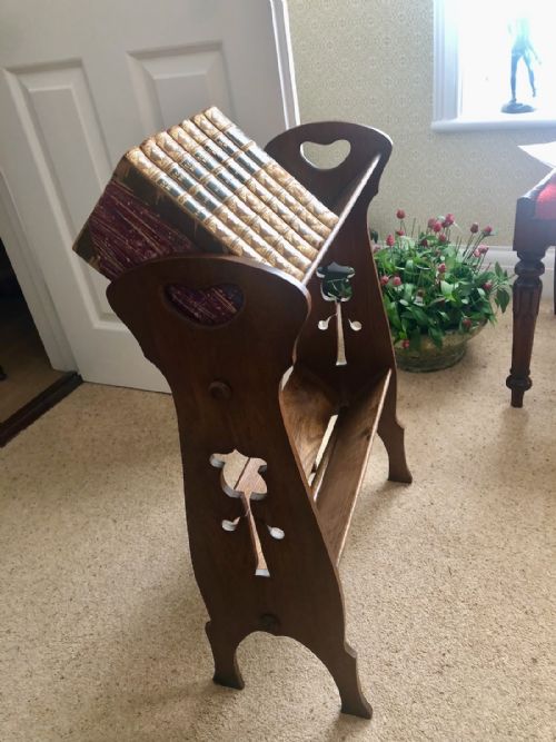 AN EDWARDIAN ARTS CRAFTS PALE OAK BOOK STAND - ADDITIONAL PHOTO 4